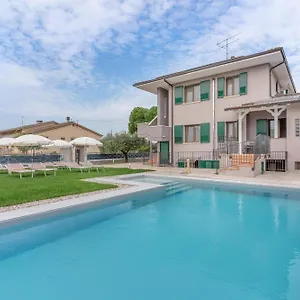 -free Pool And Parking- Garda House Apartment